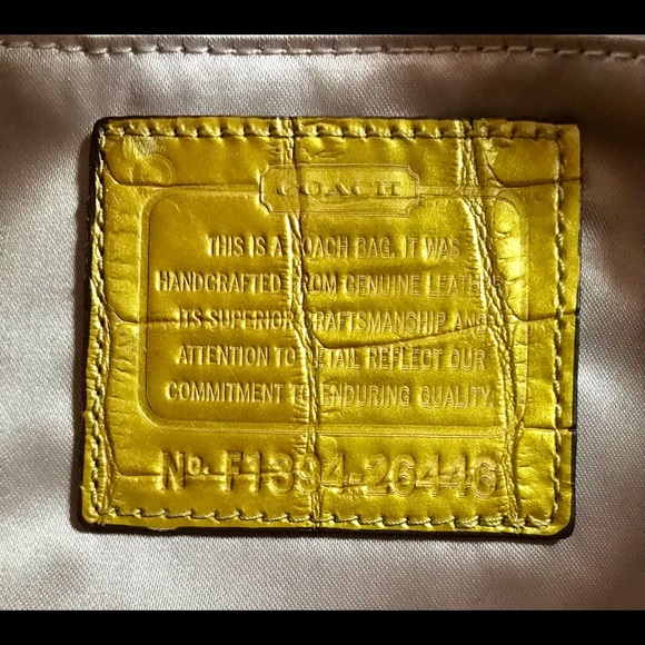 Beautiful Coach Leather Clutch. EUC - Picture 4 of 6